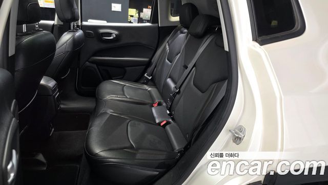 Jeep Compass 2018 — photo 16