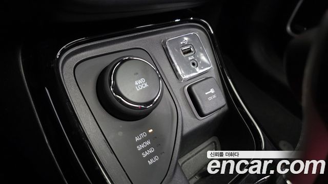 Jeep Compass 2018 — photo 28