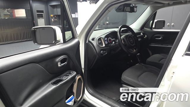Jeep Renegade 2016 — photo 10