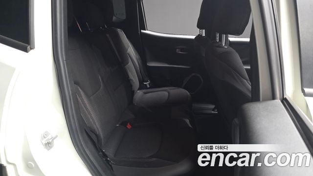 Jeep Renegade 2016 — photo 11