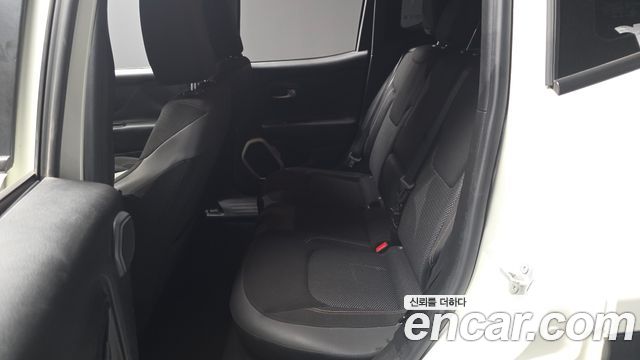Jeep Renegade 2016 — photo 12