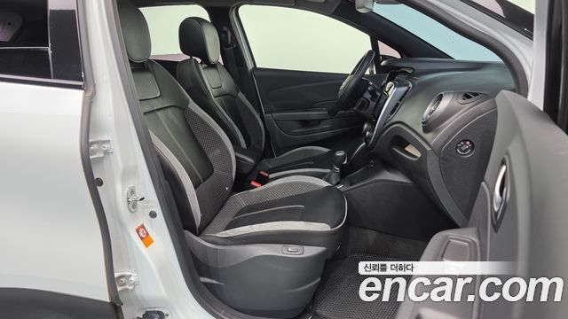 Renault Korea QM3 2018 — photo 17