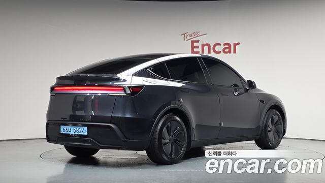 Tesla Model Y 2025 — photo 2