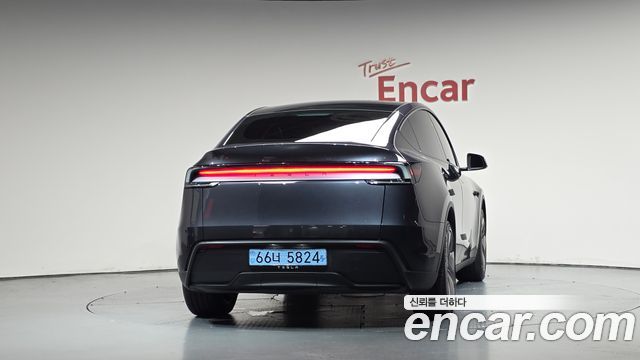 Tesla Model Y 2025 — photo 4