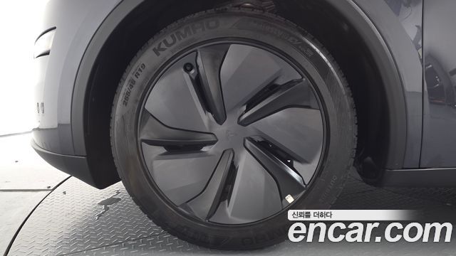 Tesla Model Y 2025 — photo 5