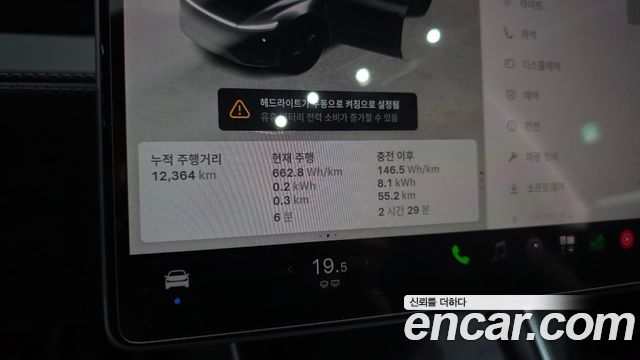Tesla Model Y 2025 — photo 11