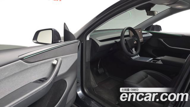 Tesla Model Y 2025 — photo 13