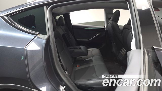 Tesla Model Y 2025 — photo 17