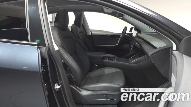 Tesla Model Y 2025 — photo 18