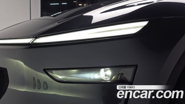 Tesla Model Y 2025 — photo 8