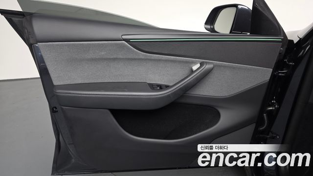 Tesla Model Y 2025 — photo 14