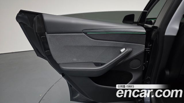 Tesla Model Y 2025 — photo 15