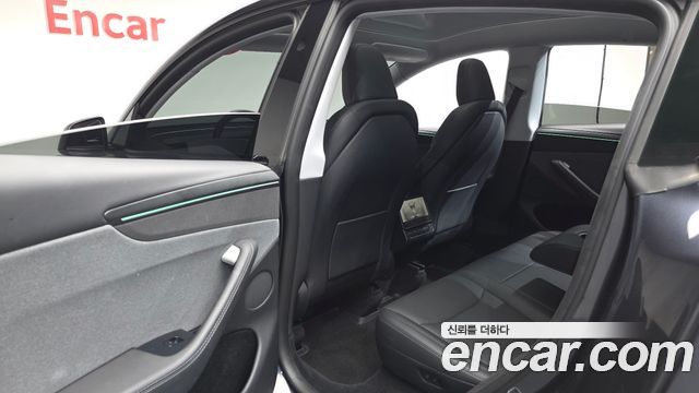 Tesla Model Y 2025 — photo 16