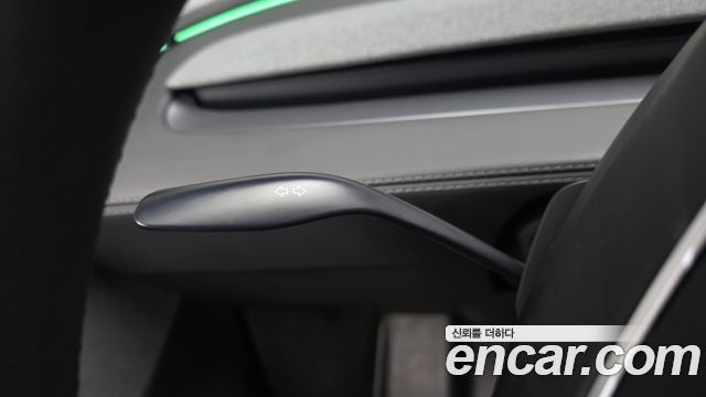 Tesla Model Y 2025 — photo 30