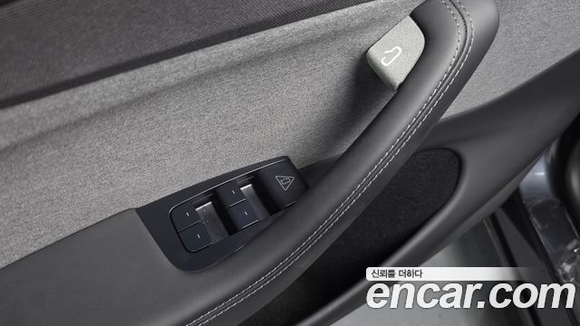 Tesla Model Y 2025 — photo 31