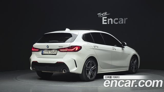 BMW 1-Series 2024 — photo 2