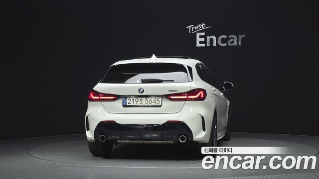 BMW 1-Series 2024 — photo 4