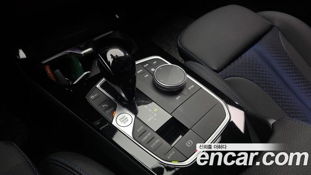 BMW 1-Series 2024 — photo 9