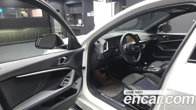 BMW 1-Series 2024 — photo 10