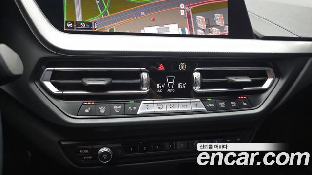 BMW 1-Series 2024 — photo 16