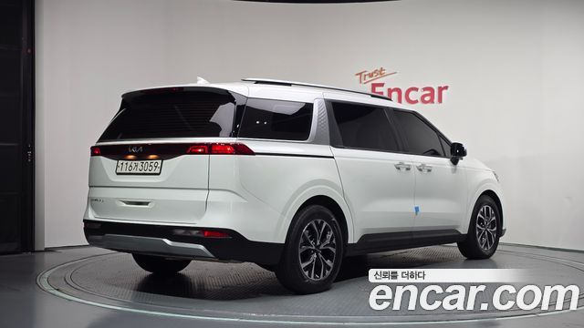 Kia Canival 2022 — photo 2
