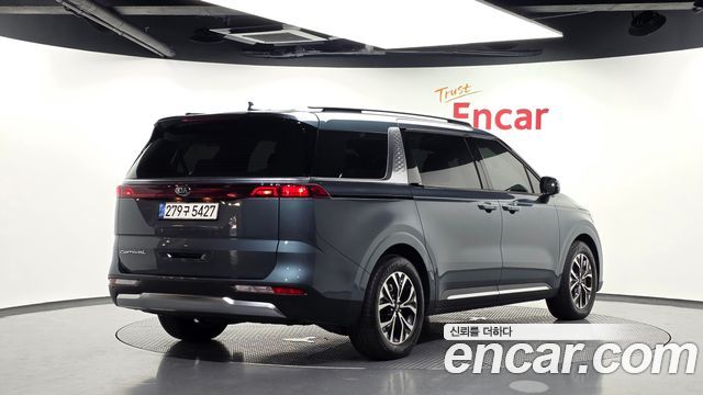Kia Canival 2021 — photo 2