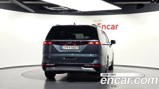 Kia Canival 2021 — photo 4