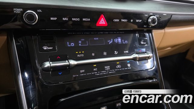 Kia Canival 2021 — photo 22