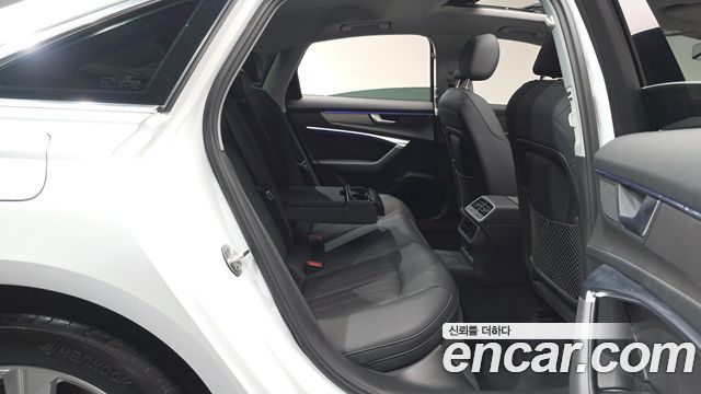 Audi A6 2021 — photo 17