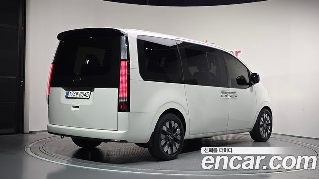 Hyundai Staria 2022 — photo 2