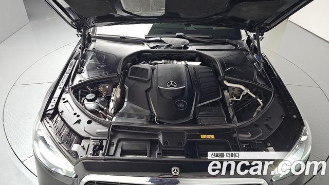 Mercedes-Benz S-Class 2023 — photo 6