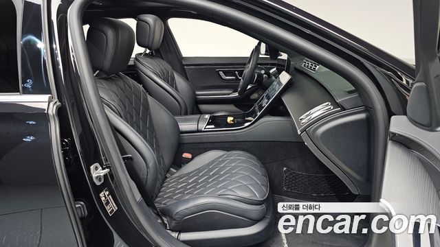 Mercedes-Benz S-Class 2023 — photo 17