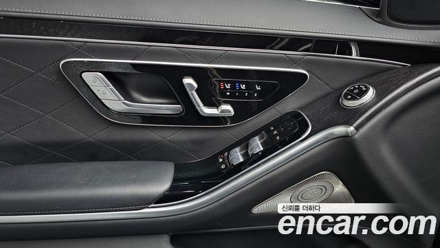 Mercedes-Benz S-Class 2023 — photo 26
