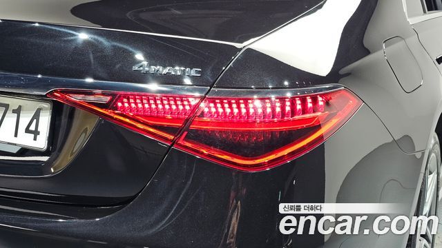 Mercedes-Benz S-Class 2023 — photo 9