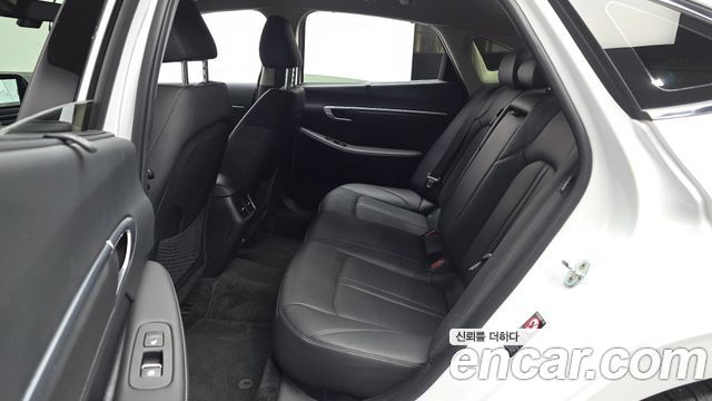 Hyundai Sonata 2022 — photo 16