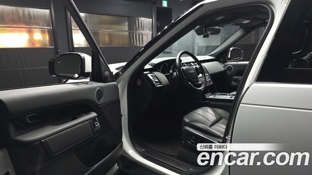 Land Rover Discovery 2019 — photo 10