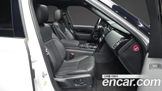 Land Rover Discovery 2019 — photo 11