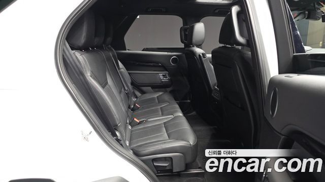 Land Rover Discovery 2019 — photo 12