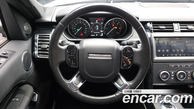 Land Rover Discovery 2019 — photo 13