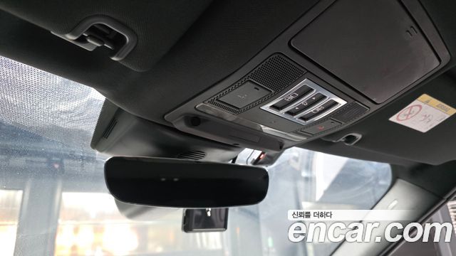 Land Rover Discovery 2019 — photo 17