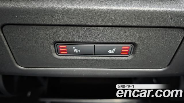 Land Rover Discovery 2019 — photo 18