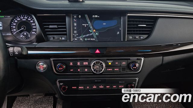 Kia K7 2019 — photo 18
