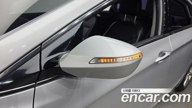 Hyundai i40 2012 — photo 28