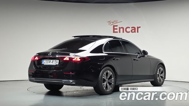 Mercedes-Benz E-Class 2024 — photo 2