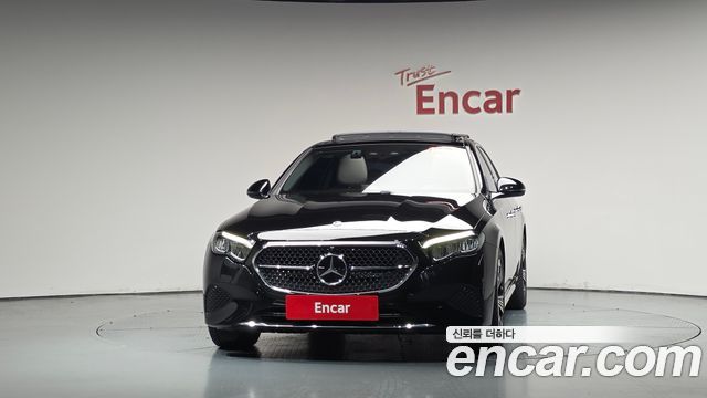 Mercedes-Benz E-Class 2024 — photo 3