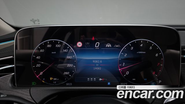 Mercedes-Benz E-Class 2024 — photo 11