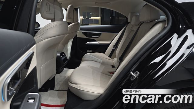 Mercedes-Benz E-Class 2024 — photo 18
