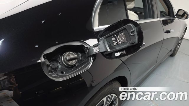 Mercedes-Benz E-Class 2024 — photo 28