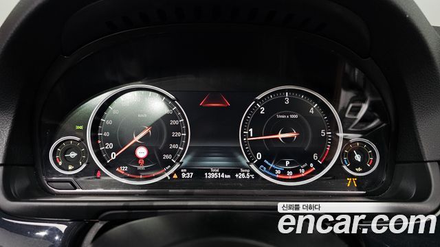 BMW 5-Series 2016 — photo 11