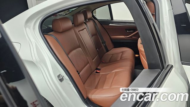 BMW 5-Series 2016 — photo 17